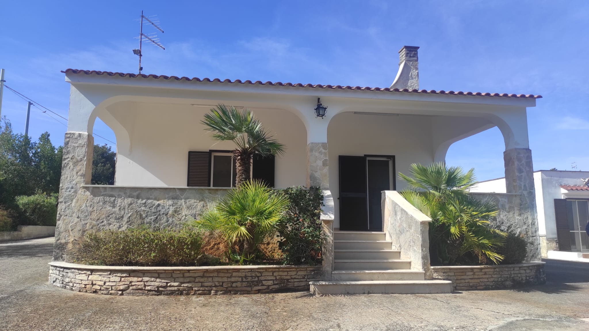 VILLA CON DEPANDANCE
