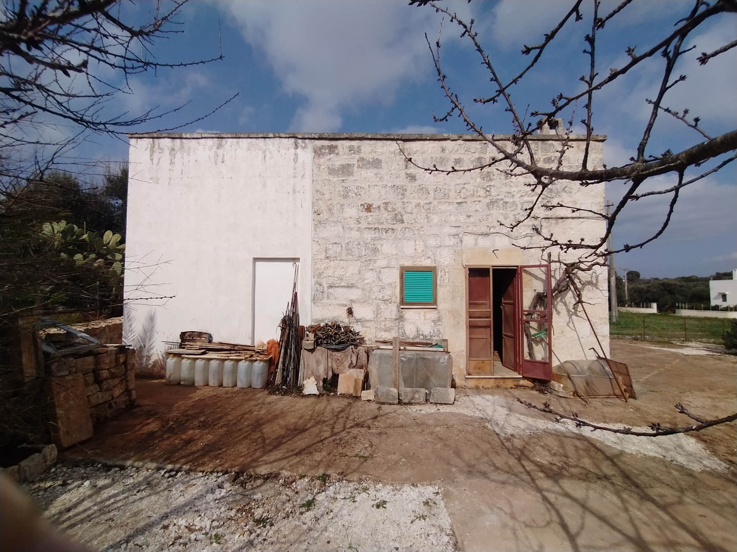 04/23 - FABBRICATO IN C.DA MORRELLA